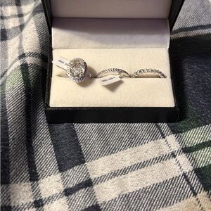 Elegant Silver Oval Ring